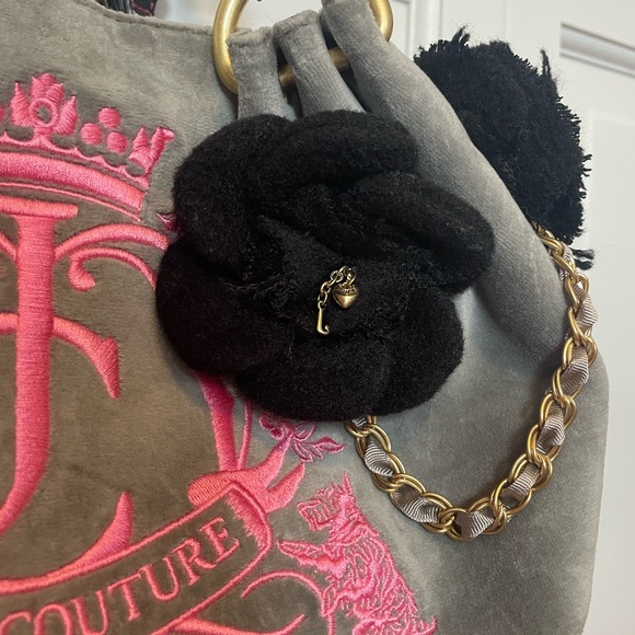 🖤🩷🩶 Rare Juicy Couture Handbag with Black Flowers and Gold Hardware Details - Picture 16 of 16